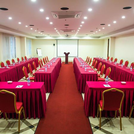 Admas Grand Hotel Entebbe Exteriör bild