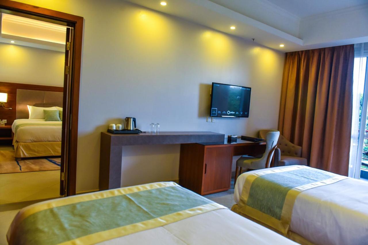 Admas Grand Hotel Entebbe Exteriör bild